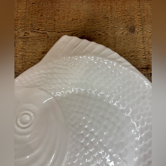 Olfaire World Market White Textured Fish Shaped Bowl Serving Bowl Made Portugal - Picture 4 of 9